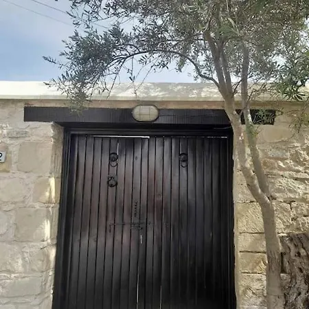 Ivi's House Giolou